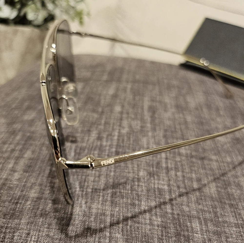 Almost new Fendi logo sunglasses